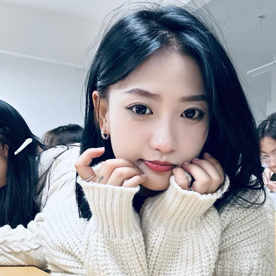 小彤.