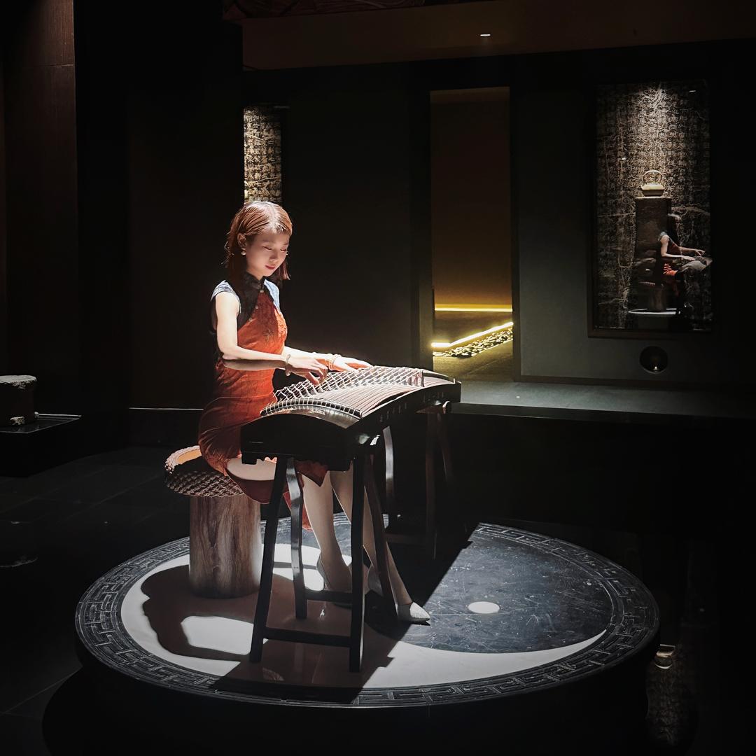 落落大方的小莫