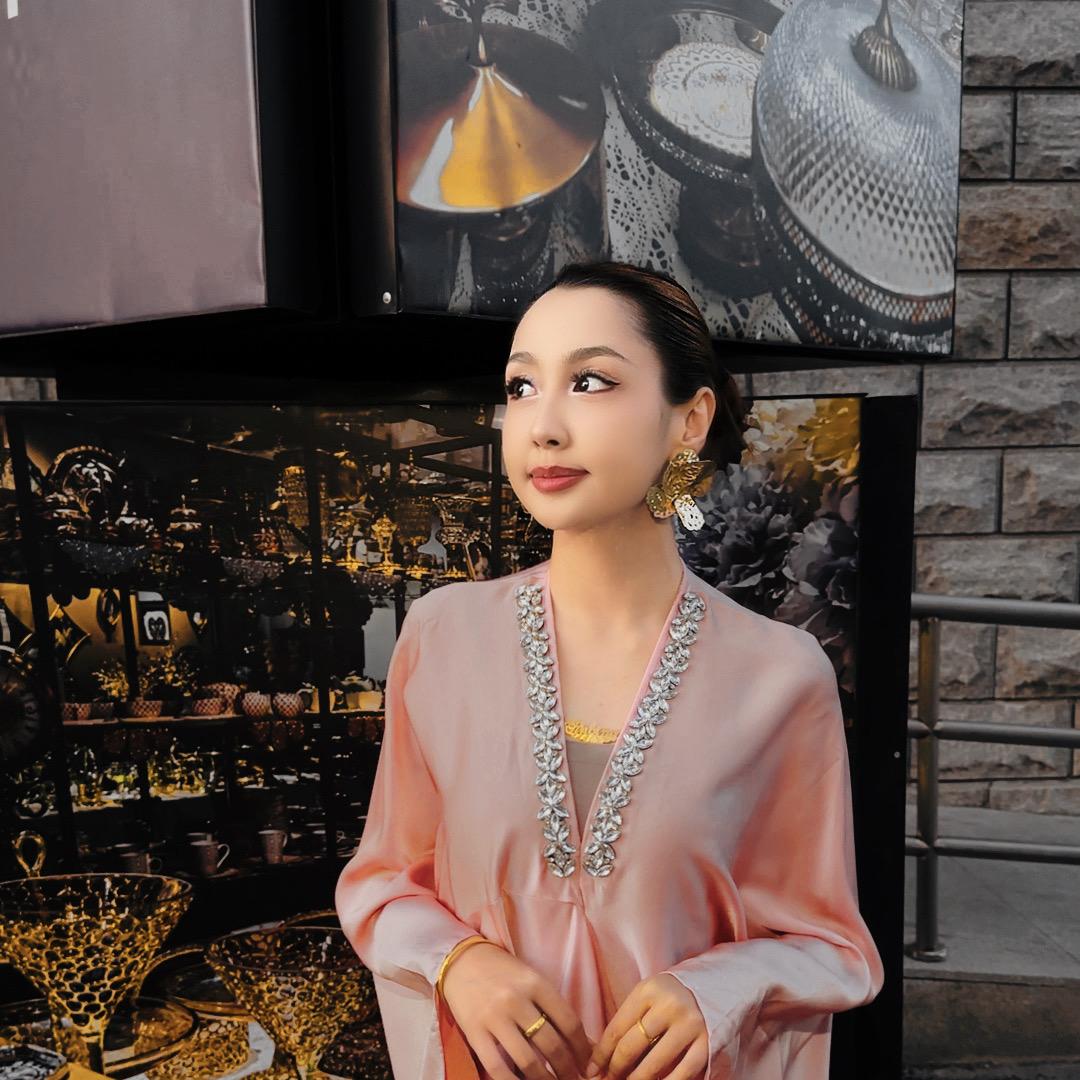 芭楚道浪服装店小号