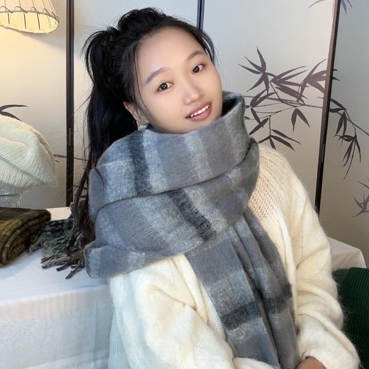 妍妍围巾服配