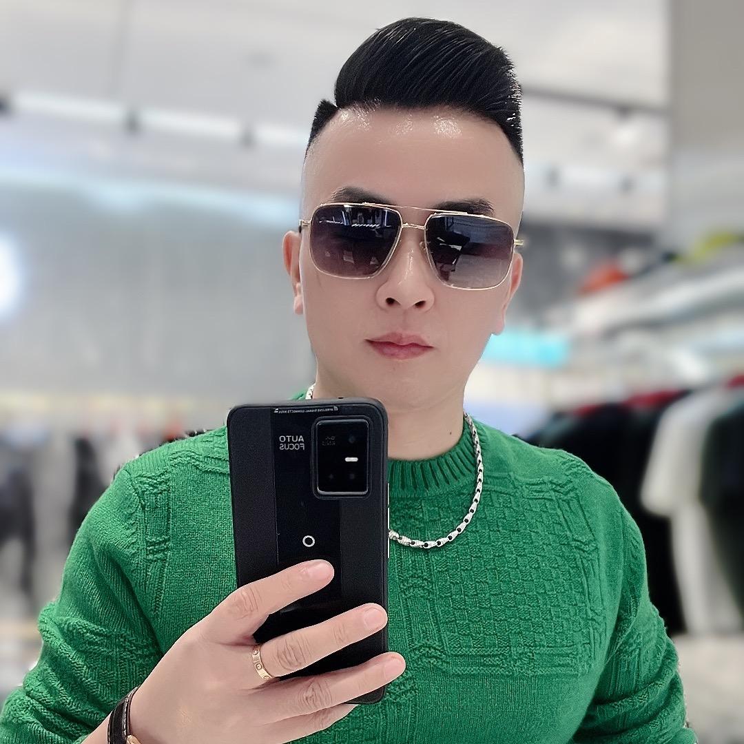 江阴市城区麦纳名品男装