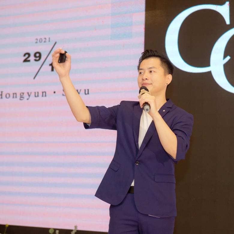 A.主持 陈小宏