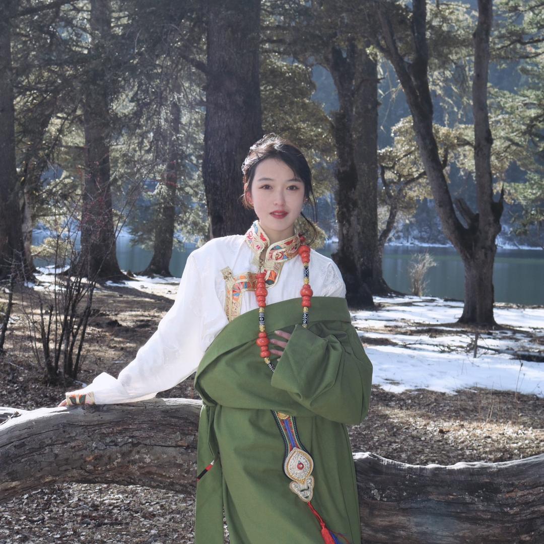 阿兰藏装