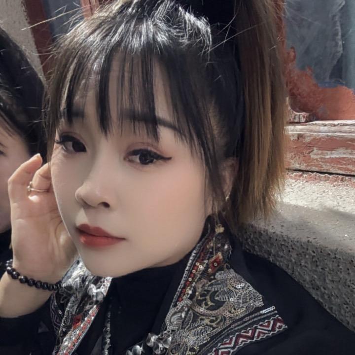 安章平寨岑丽小白狮花灯队（小夏）