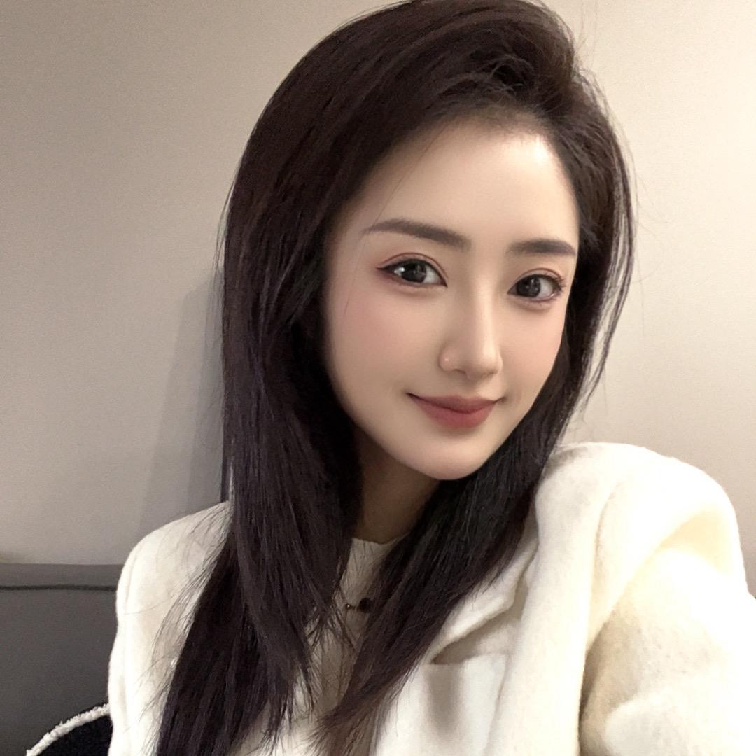 闪闪小妍｜玉田