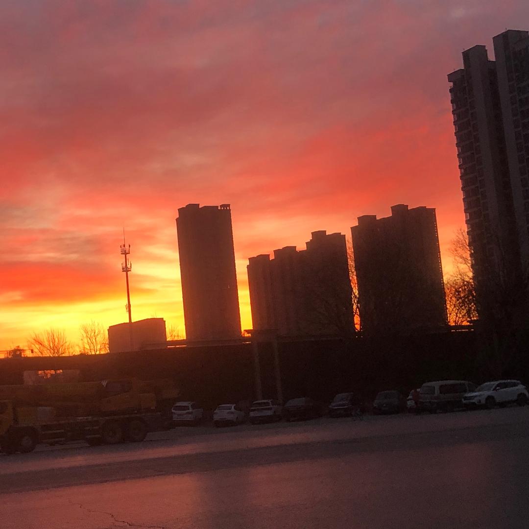 不容易也要搞钱