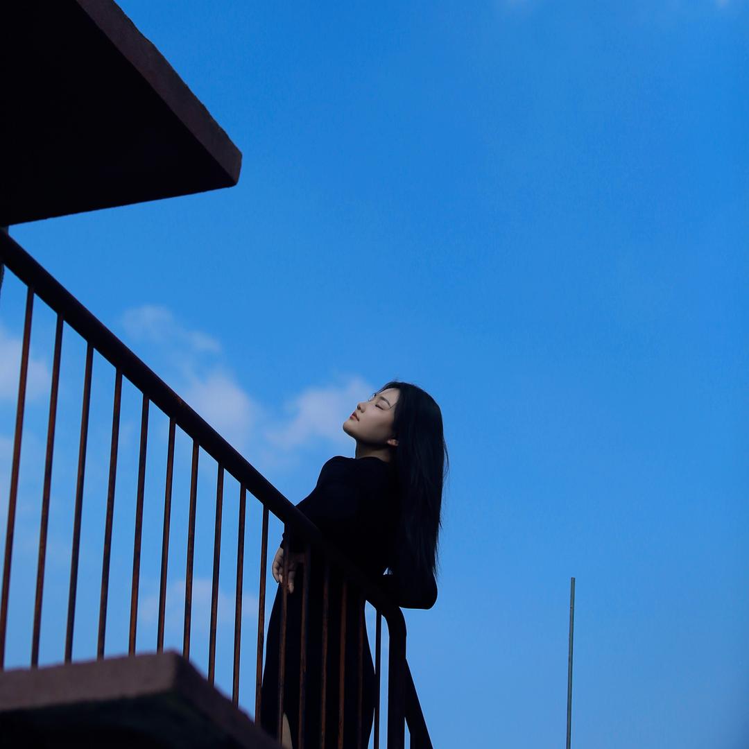 小小張.