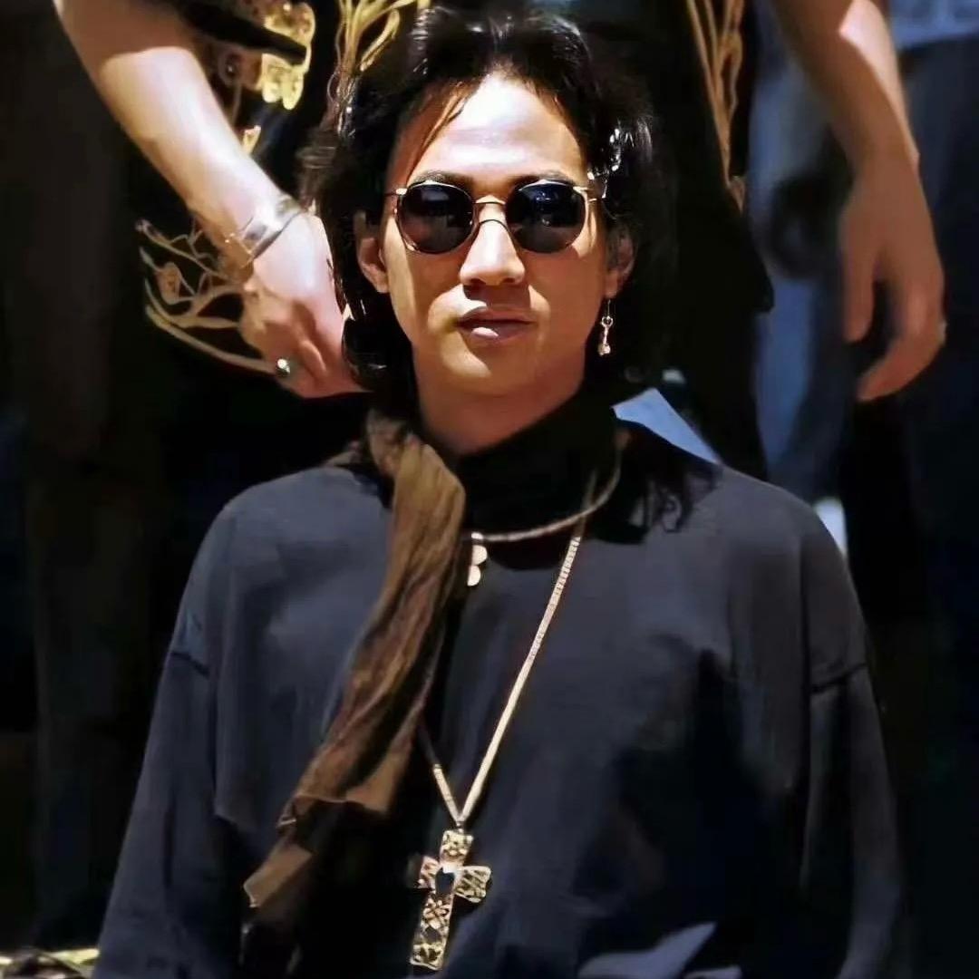 凌晨偷聽家駒的歌🤟