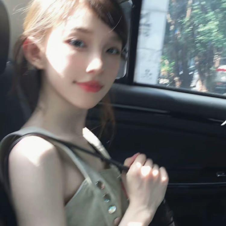 日月菡