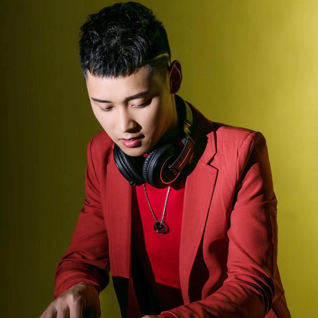 新东南 女DJ活动中心