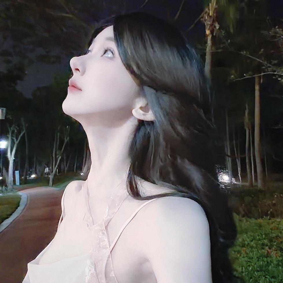 一只毛绒玩具鲸