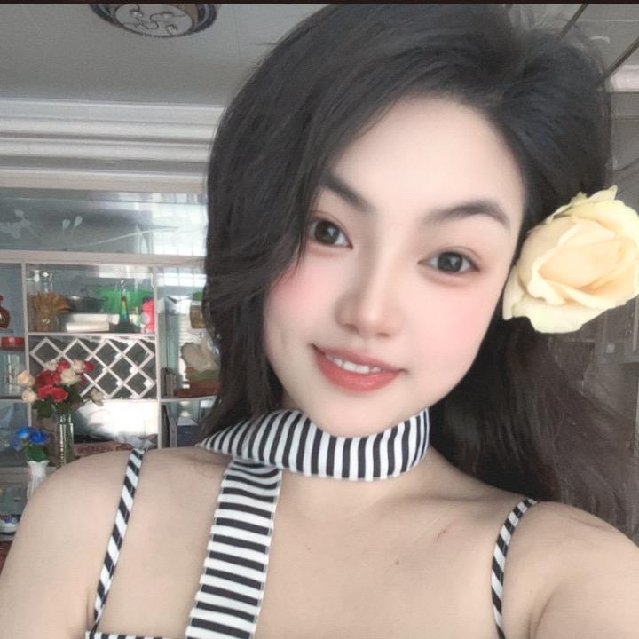 158梨形身材的女孩