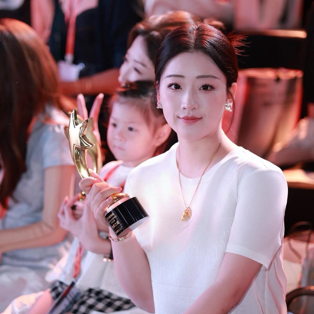 泡沫美人（唯唯）