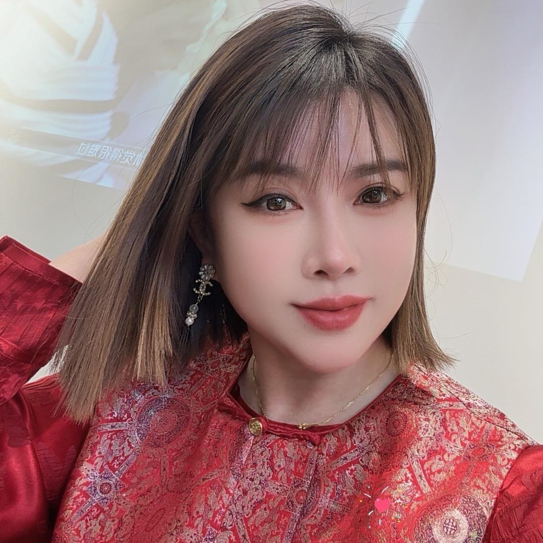源创女装主理人董姐