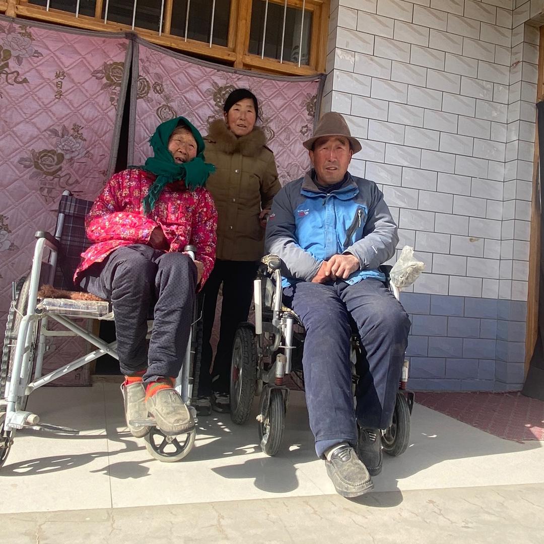 琴姐守护婆婆和老公日常生活