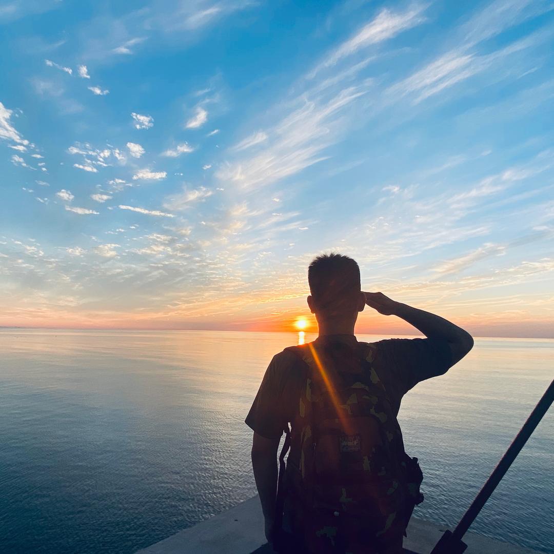 拿起巴枪就是兵