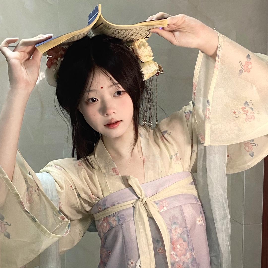徐依违