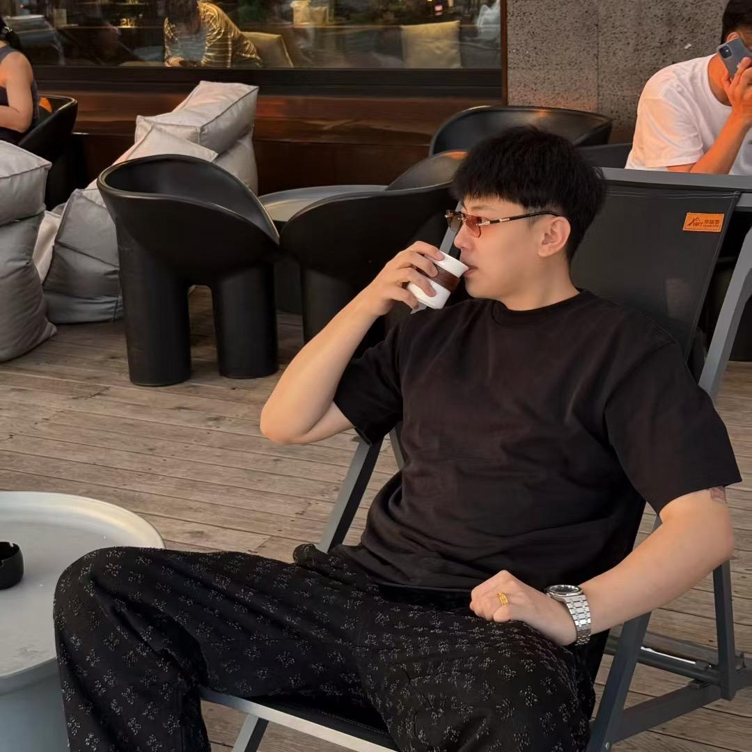 大晨晨.