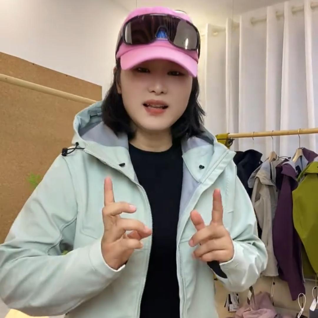 桃小白鞋服