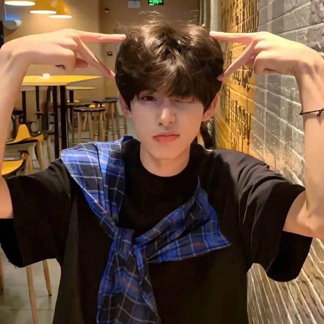 超级无敌显眼包