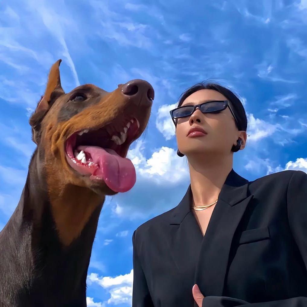 🧎‍➡️👩🏼‍🦯