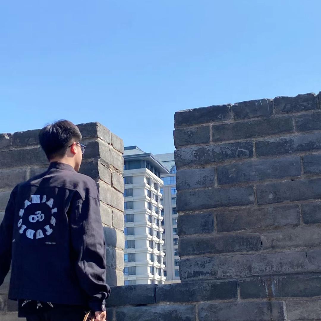 逸阳.