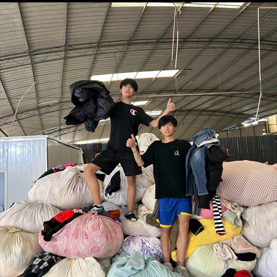 荣昌旧衣服回收双胞胎兄弟