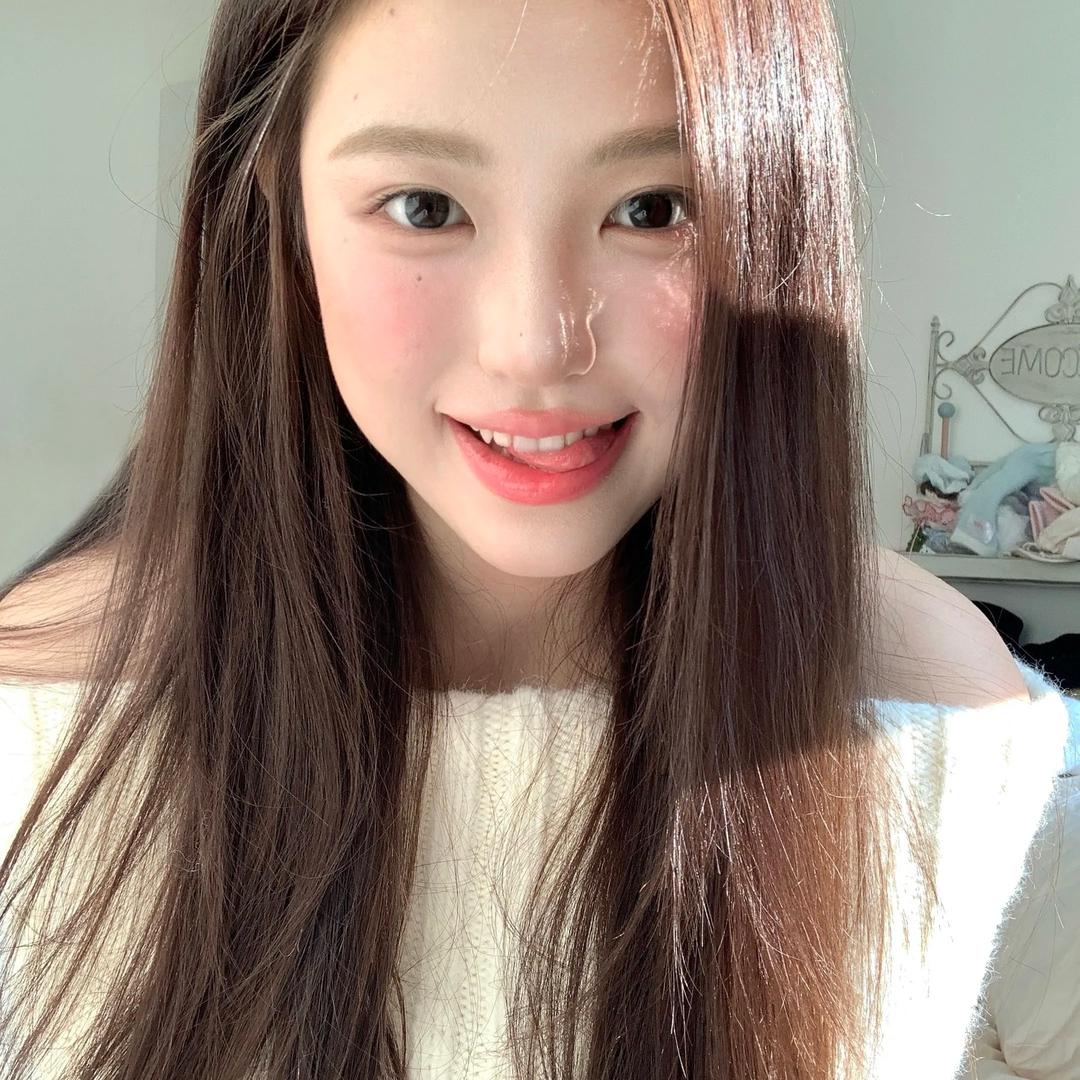 小静.