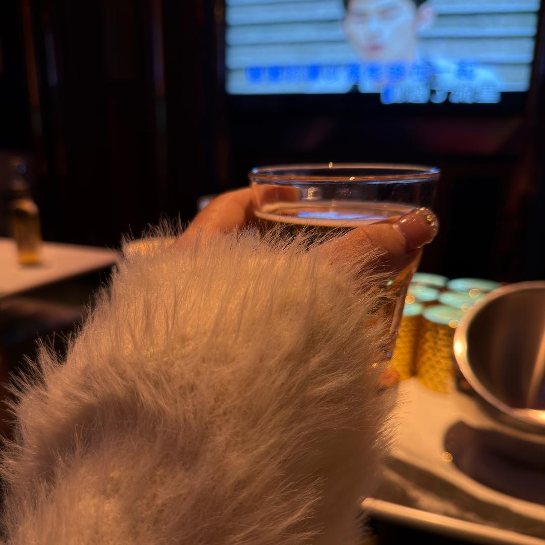 穿黑丝的萝莉小蟑螂