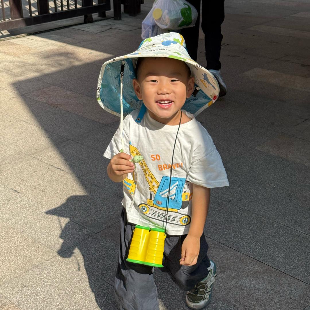 帅帅的小男孩👦