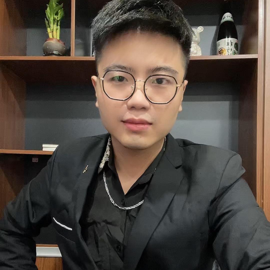 周鑫/