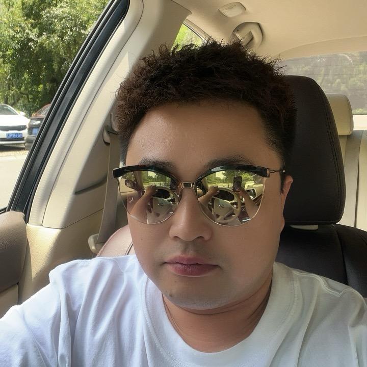 李三疯在成都卖门窗