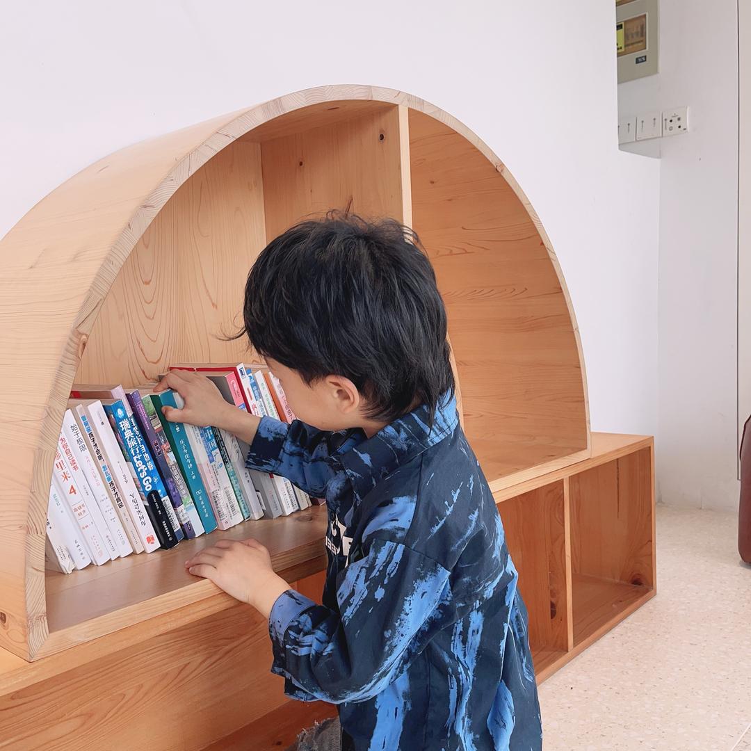 三个小朋友的童装工厂店