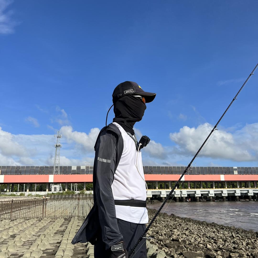 路亚少年爱钓鱼