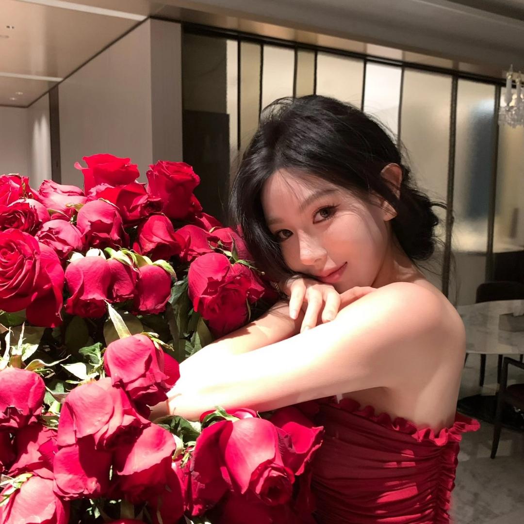 离开时依然双手插兜的女人Nico头像