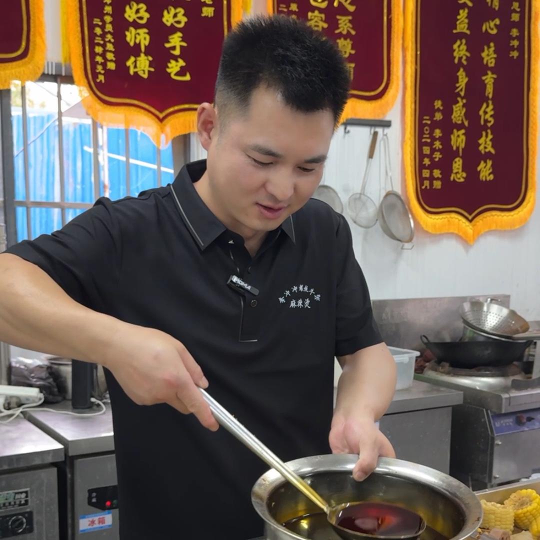 冲哥螺蛳牛杂麻辣烫