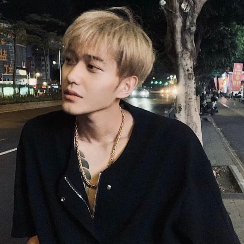 告别也要双手插兜的男人