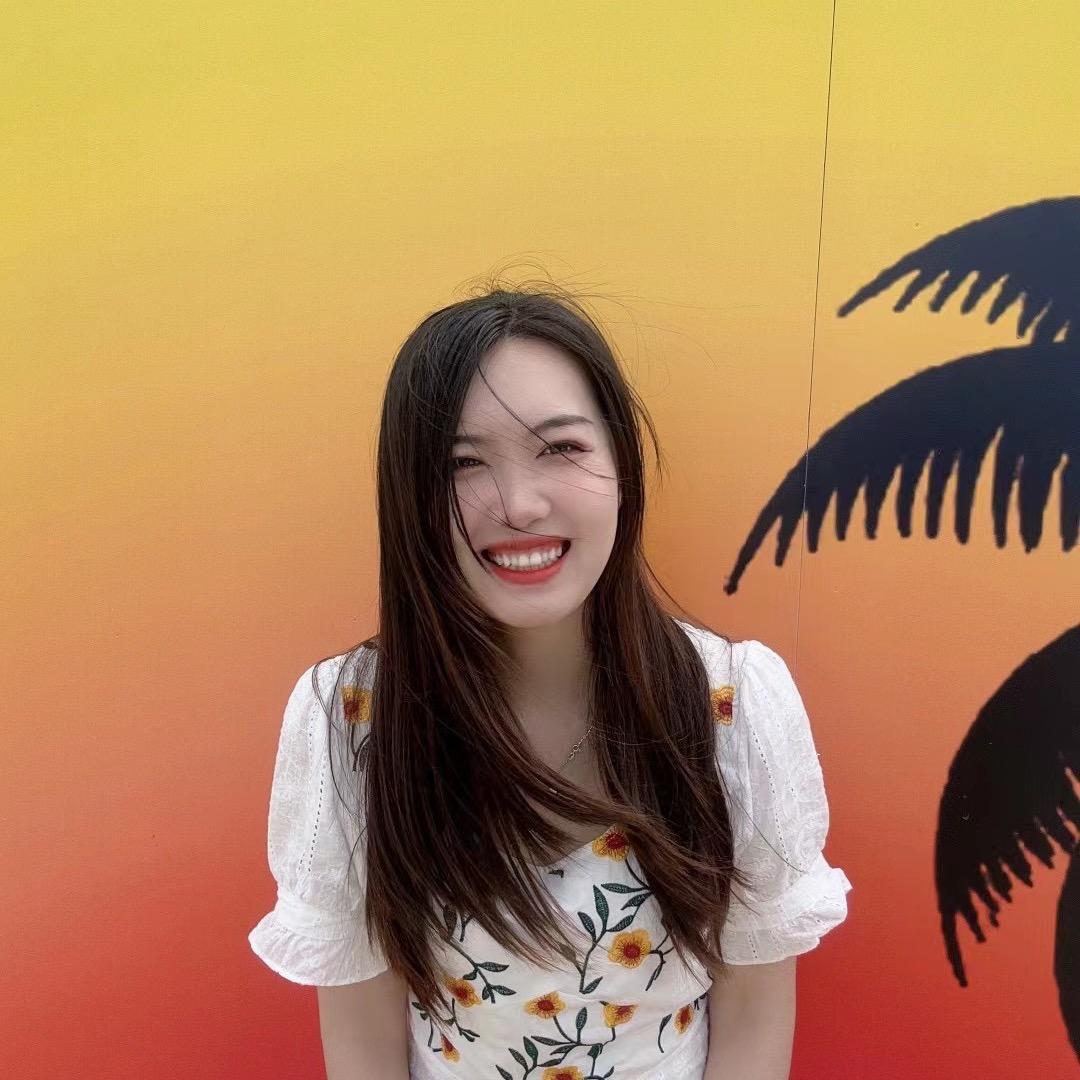 村里有个姑娘叫小芳