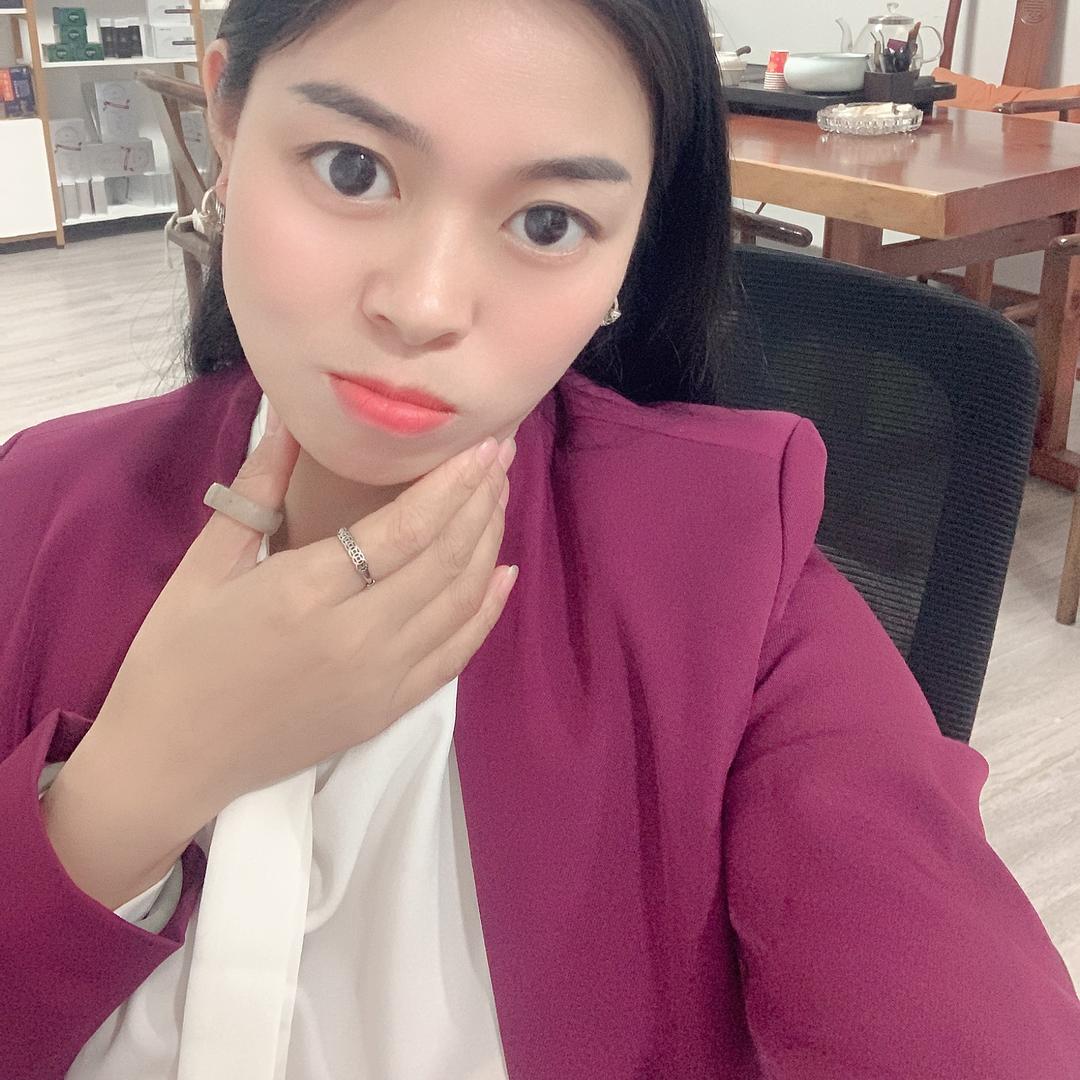 叫我英子、丫头521