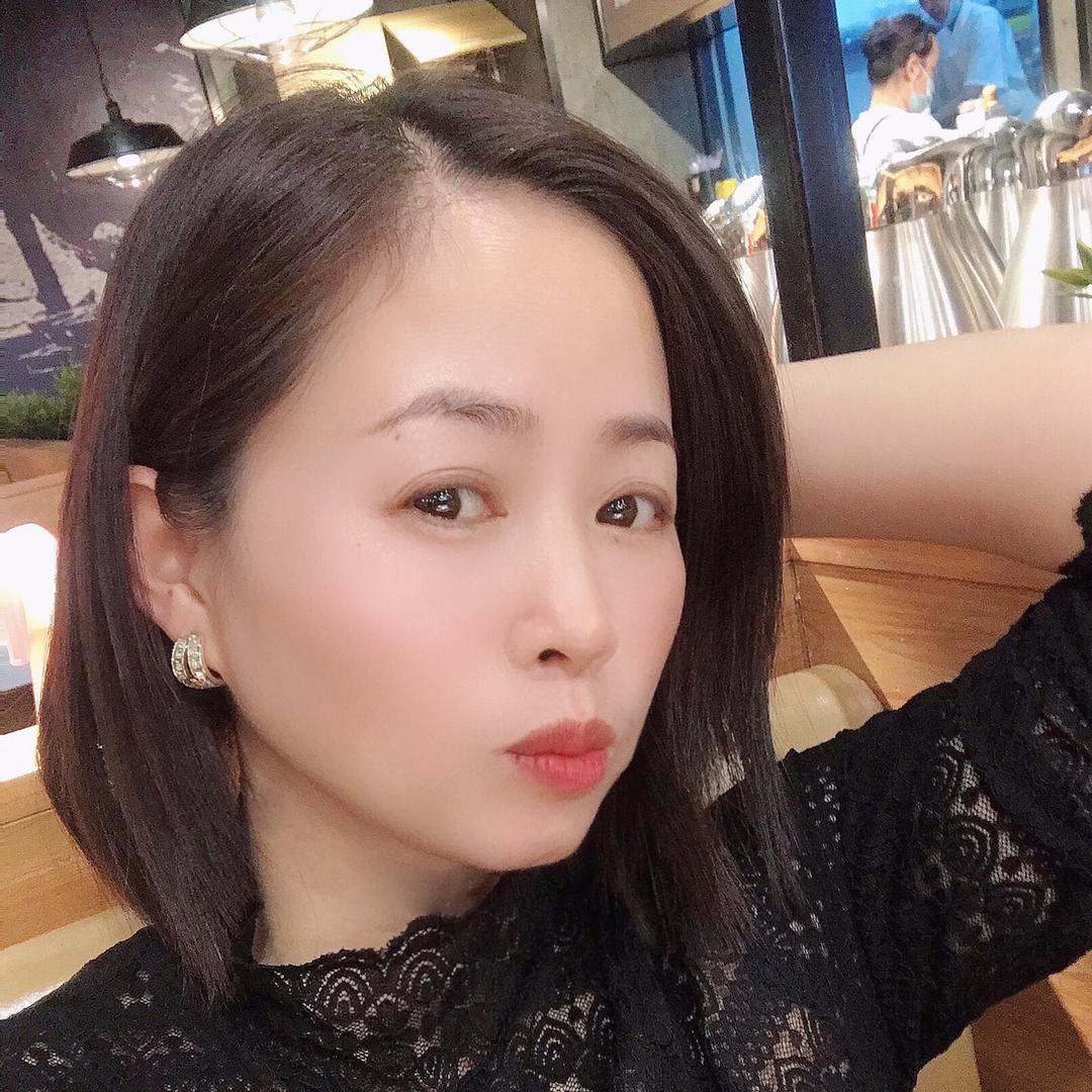英桃🍒爱逛超市