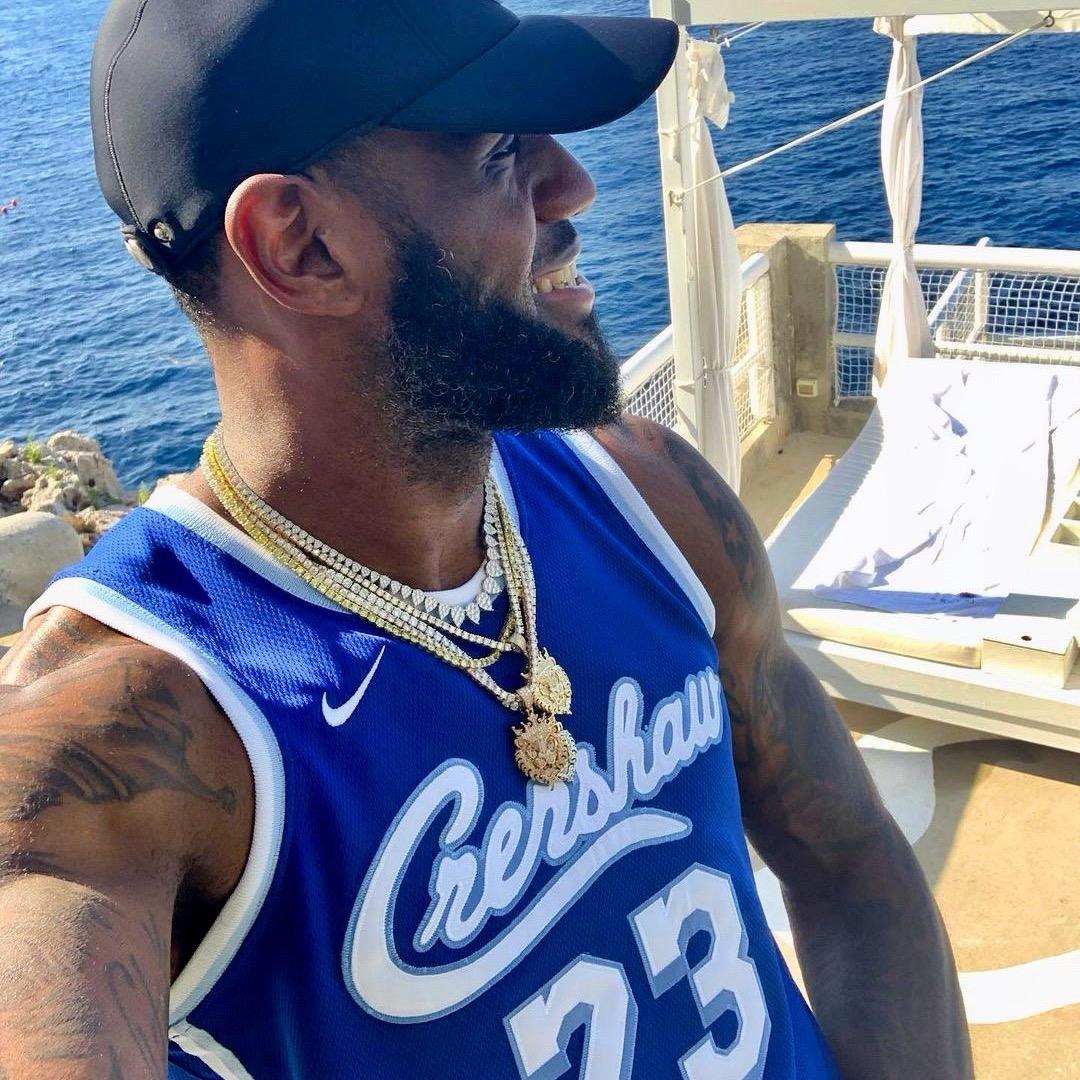 喜欢詹姆斯的小球迷💙