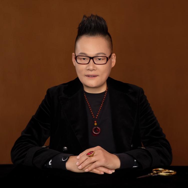 剪纸艺人邢浩南