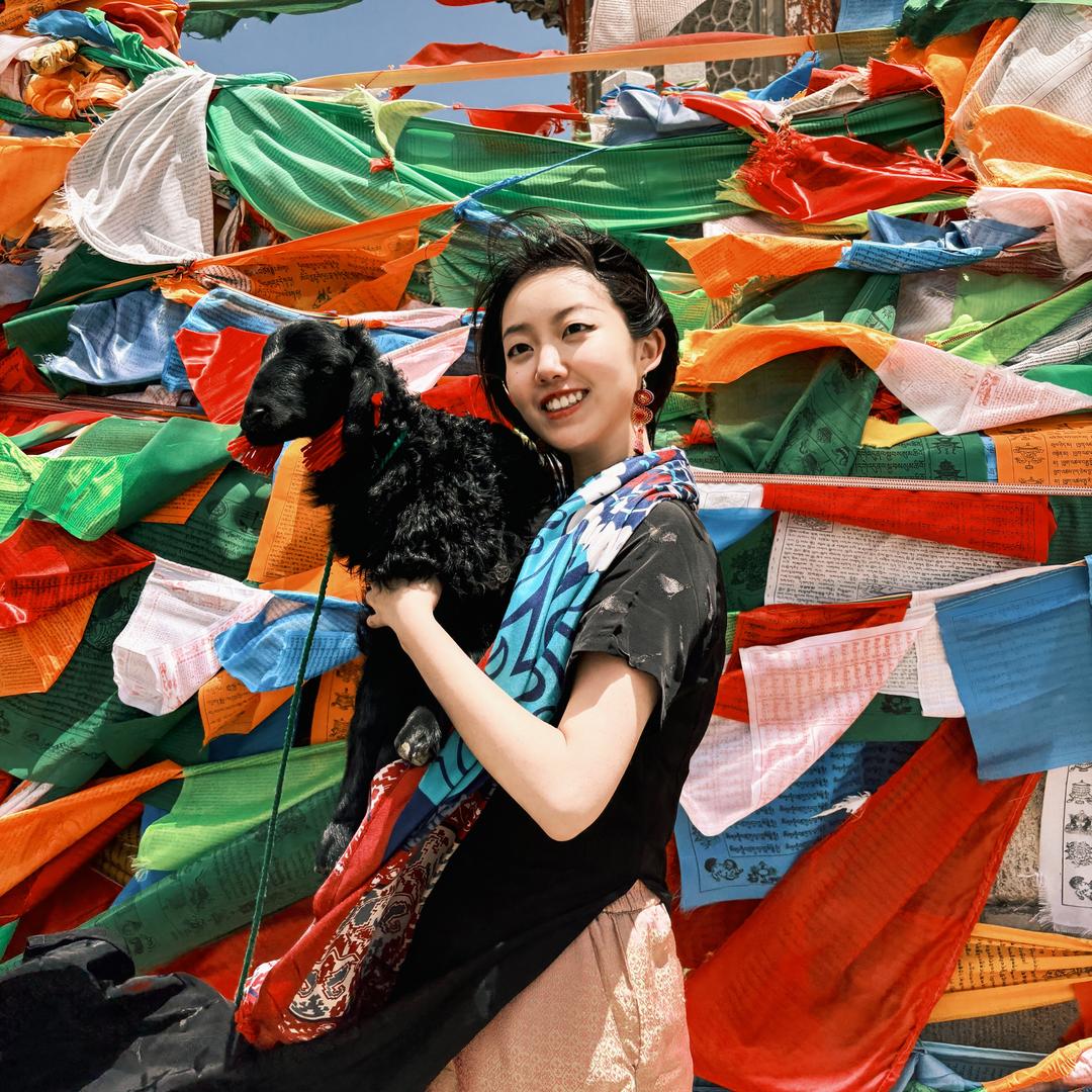 注意看这个女人叫小美