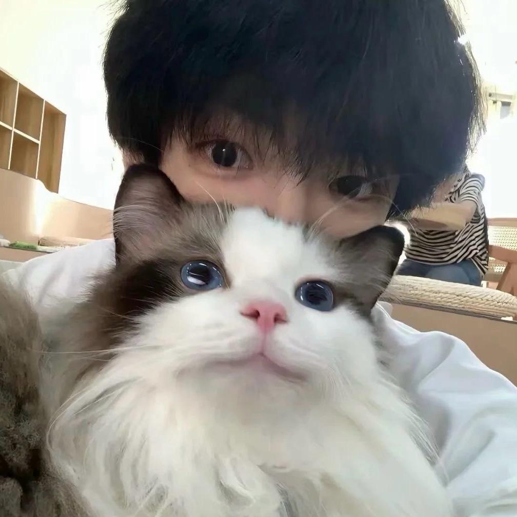 装抑郁被狗追