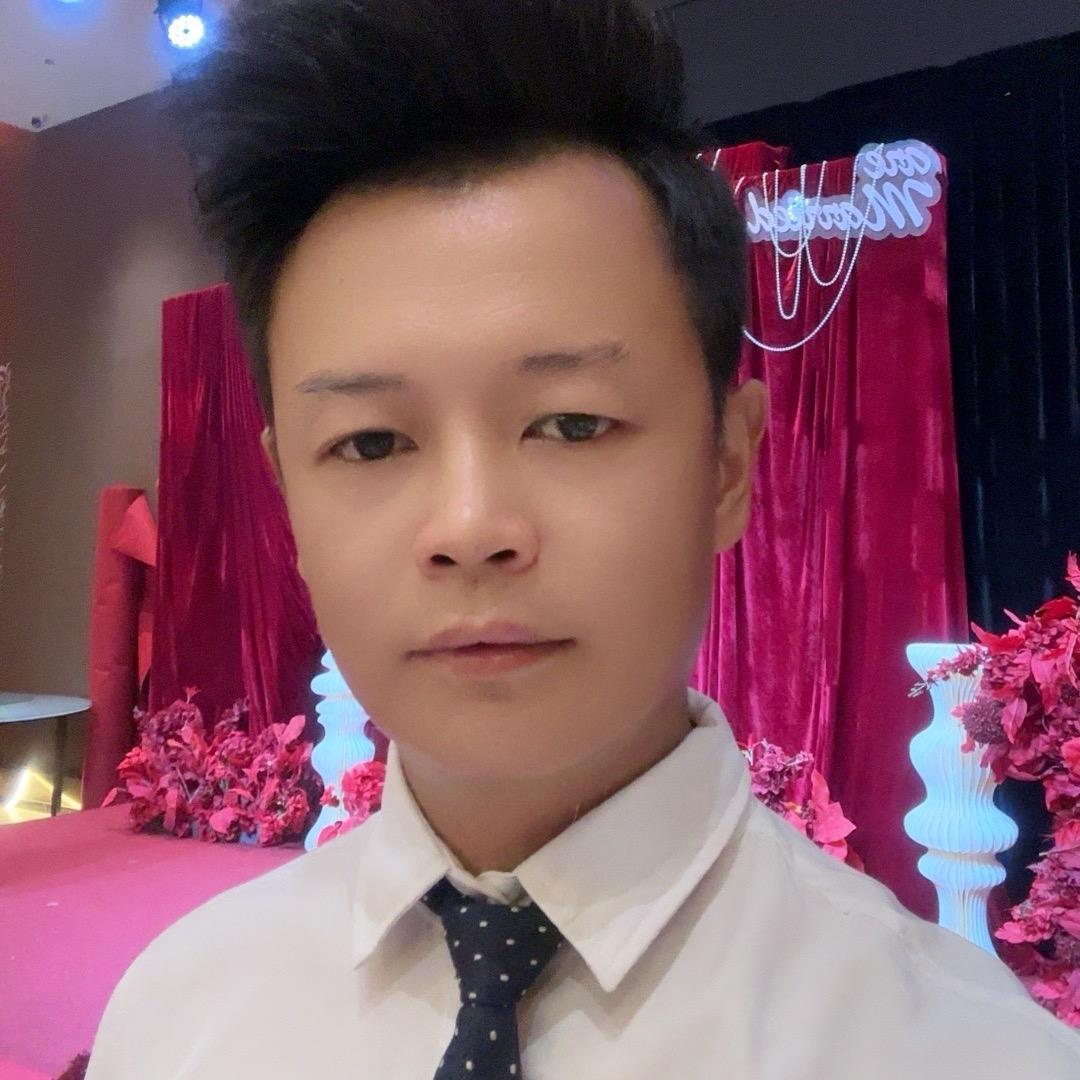 主持人黑皮球