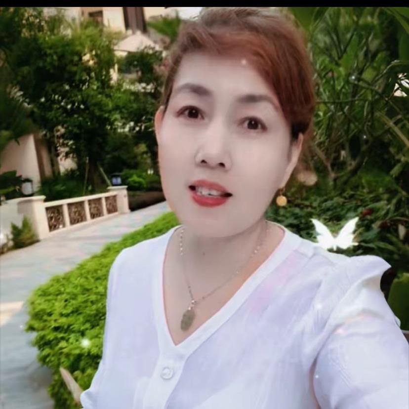 芳姐穿搭