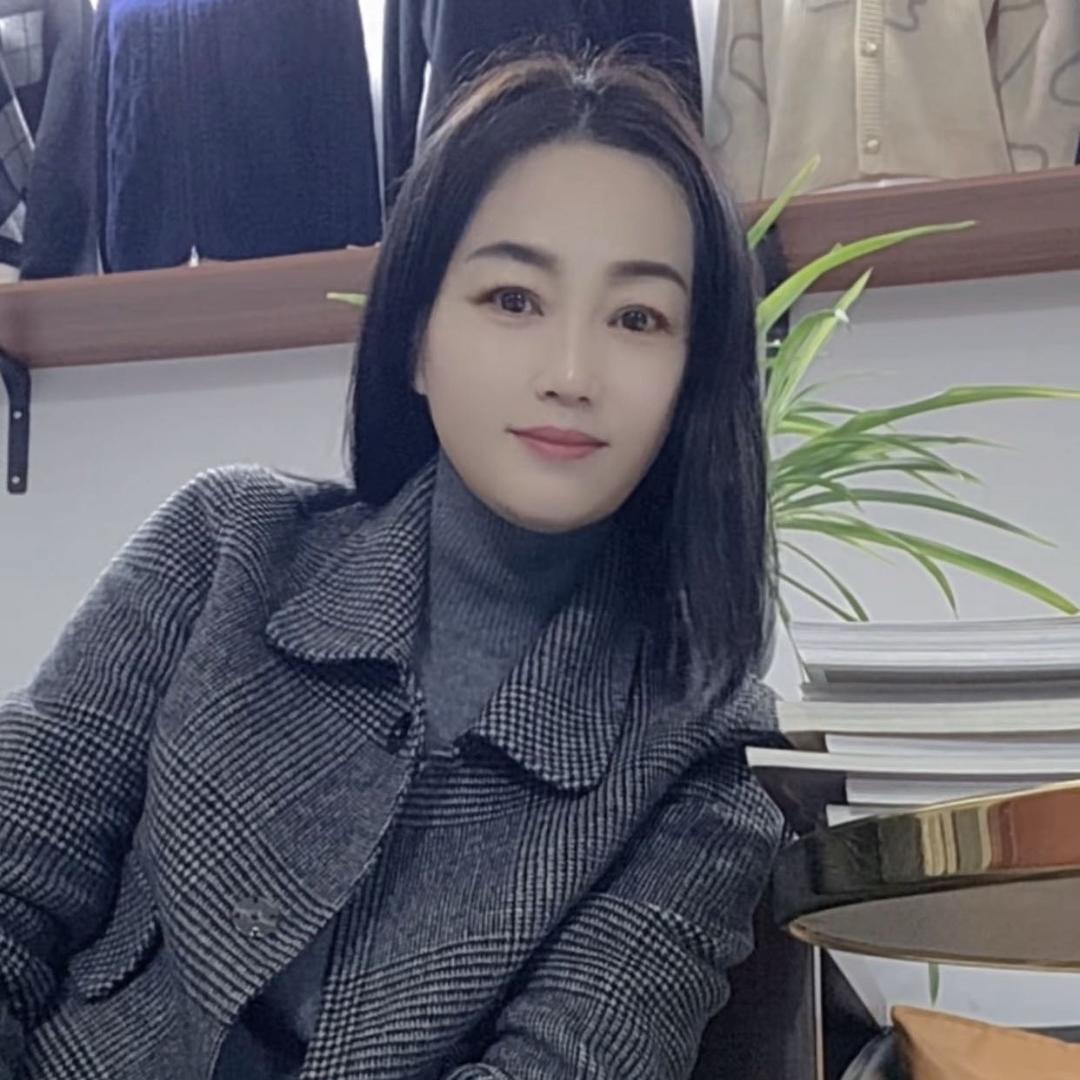 我是小苏在苏州做定制羊绒衫已经多年了