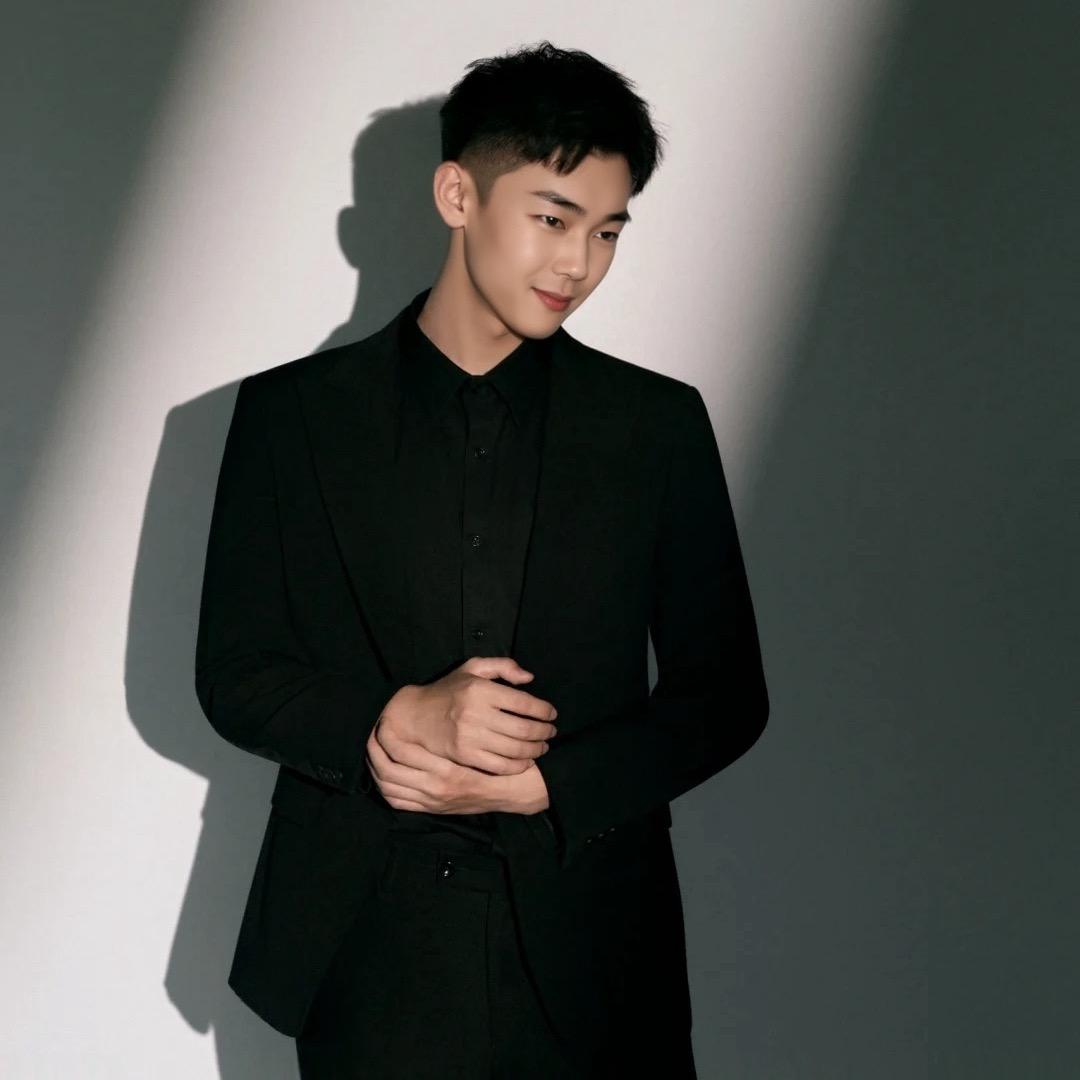 Mr.张少年🎱（后手歪歪没有球）