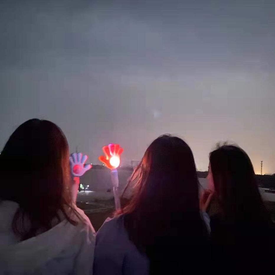 是李💐（光腿神器/黑丝）
