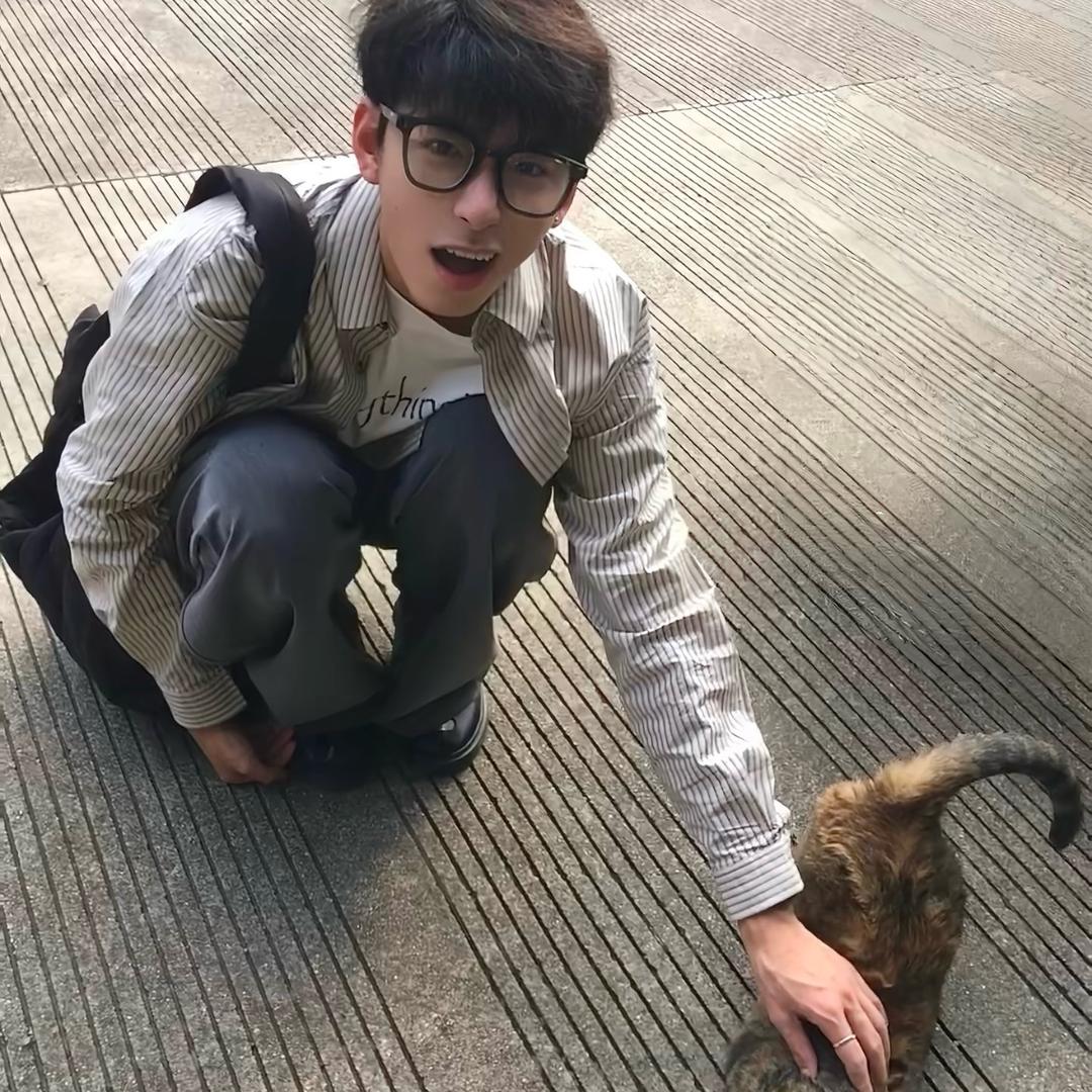 욱